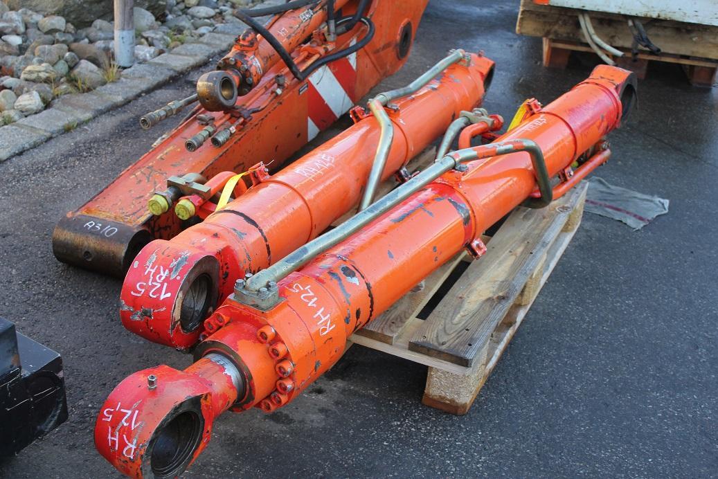 O&K RH 12,5 - Hydraulic cylinder for Crawler excavator: picture 1 O&K RH 12,5 - Hydraulic cylinder for Crawler excavator: picture 1