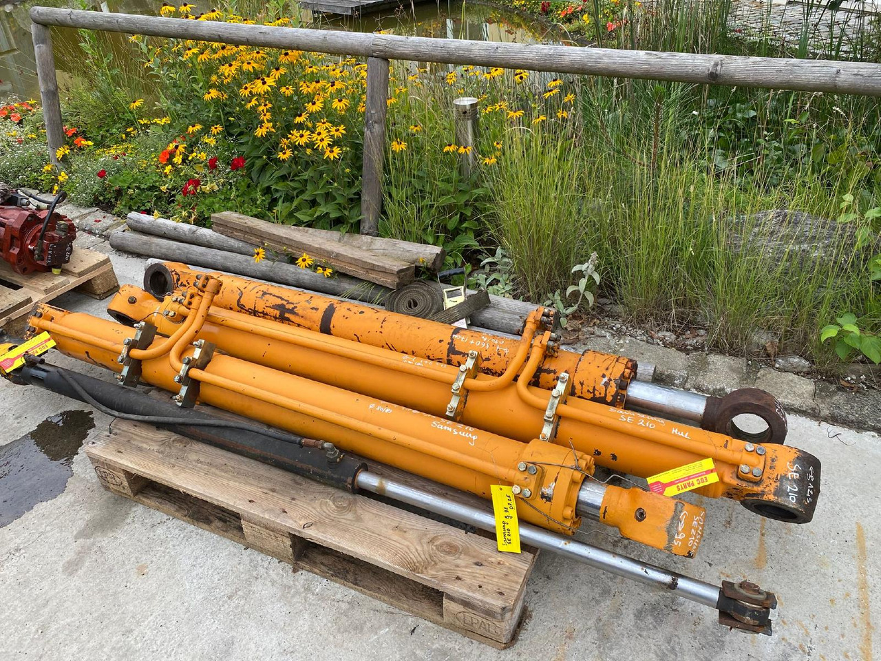 Samsung SE 210 - Hydraulic cylinder for Construction machinery: picture 3 Samsung SE 210 - Hydraulic cylinder for Construction machinery: picture 3