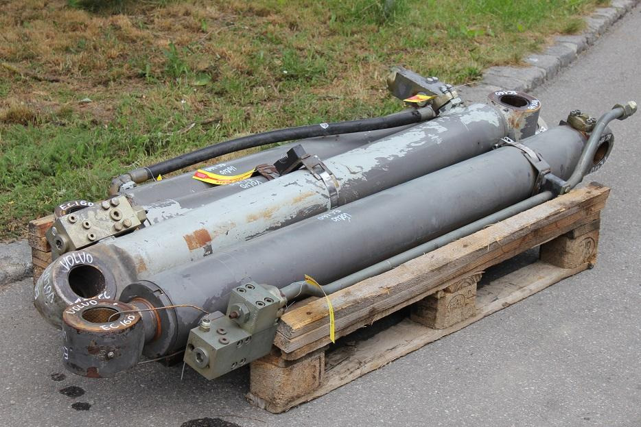 Volvo EC 160 - Hydraulic cylinder for Construction machinery: picture 1 Volvo EC 160 - Hydraulic cylinder for Construction machinery: picture 1