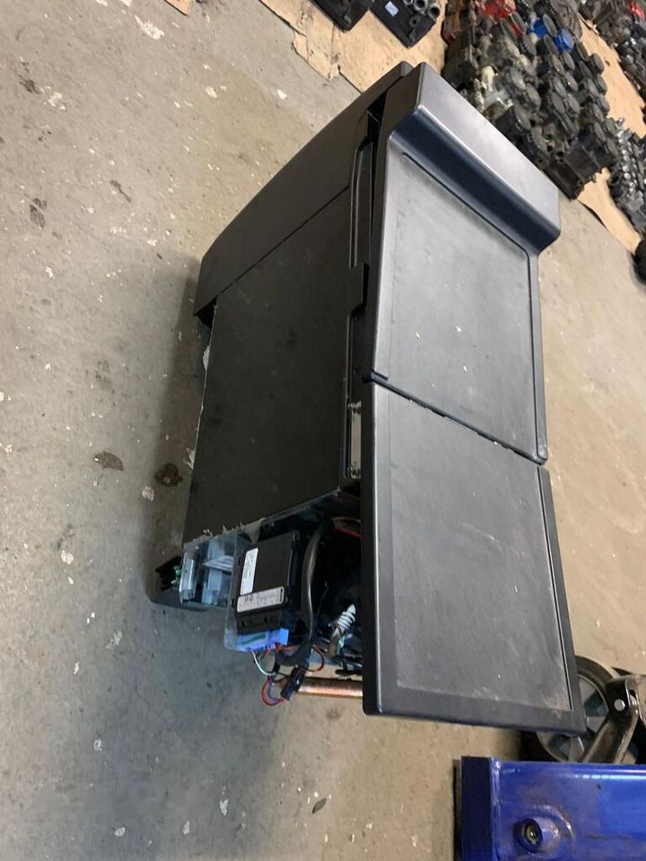 IVECO indel B 5802797207 SP940 24L stan nieznany 5802797207 IVECO - Cab and interior for Truck: picture 4 IVECO indel B 5802797207 SP940 24L stan nieznany 5802797207 IVECO - Cab and interior for Truck: picture 4