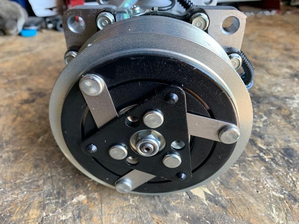 MAN Sanden SD7H15 51.77970-7028   MAN TGA TGM TGX TGL NEOPLAN BUS truck - AC compressor for Truck: picture 2 MAN Sanden SD7H15 51.77970-7028   MAN TGA TGM TGX TGL NEOPLAN BUS truck - AC compressor for Truck: picture 2