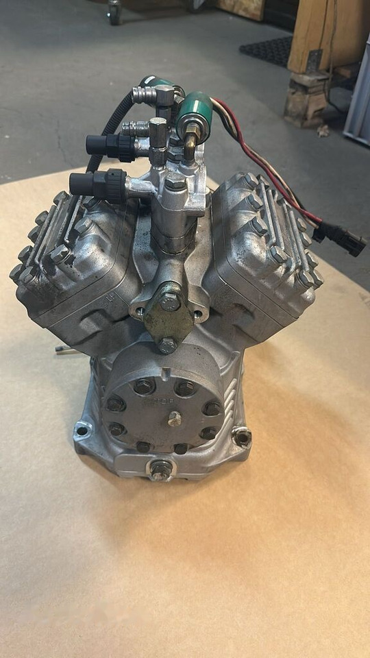 Sprężarka kompresor klimatyzacji Bock Eberspacher FKX40/470K 8862010000407 - AC compressor for Truck: picture 2 Sprężarka kompresor klimatyzacji Bock Eberspacher FKX40/470K 8862010000407 - AC compressor for Truck: picture 2