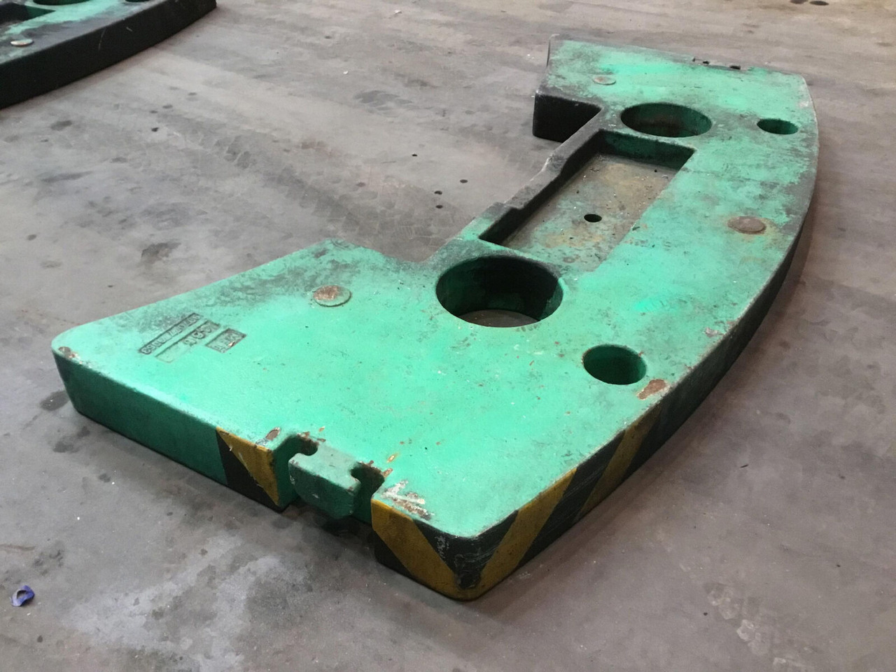 FAUN ATF 60-3 counterweight 2.0T - Counterweight for Mobile crane: picture 3 FAUN ATF 60-3 counterweight 2.0T - Counterweight for Mobile crane: picture 3