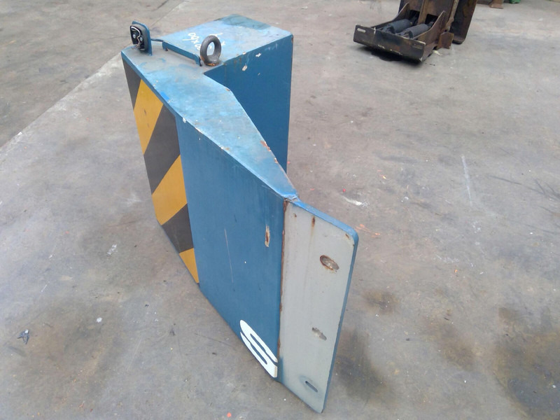 Faun ATF 40G-2 counterweight 0,7 ton left side - Counterweight for Construction machinery: picture 2 Faun ATF 40G-2 counterweight 0,7 ton left side - Counterweight for Construction machinery: picture 2
