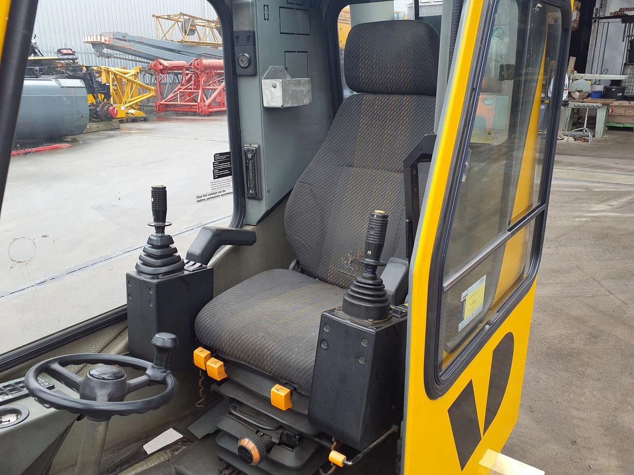 Cab for Mobile crane Grove GMK 3050 operators cab: picture 6
