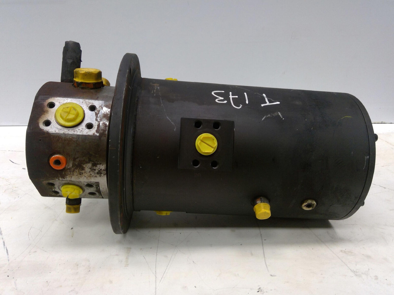 Grove GMK 3055 rotary lead through - Hydraulic motor for Mobile crane: picture 3 Grove GMK 3055 rotary lead through - Hydraulic motor for Mobile crane: picture 3