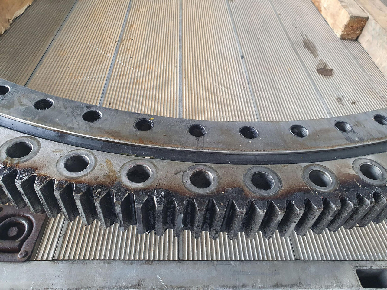 Grove GMK 4100L slewing gear - Slewing ring for Mobile crane: picture 3 Grove GMK 4100L slewing gear - Slewing ring for Mobile crane: picture 3
