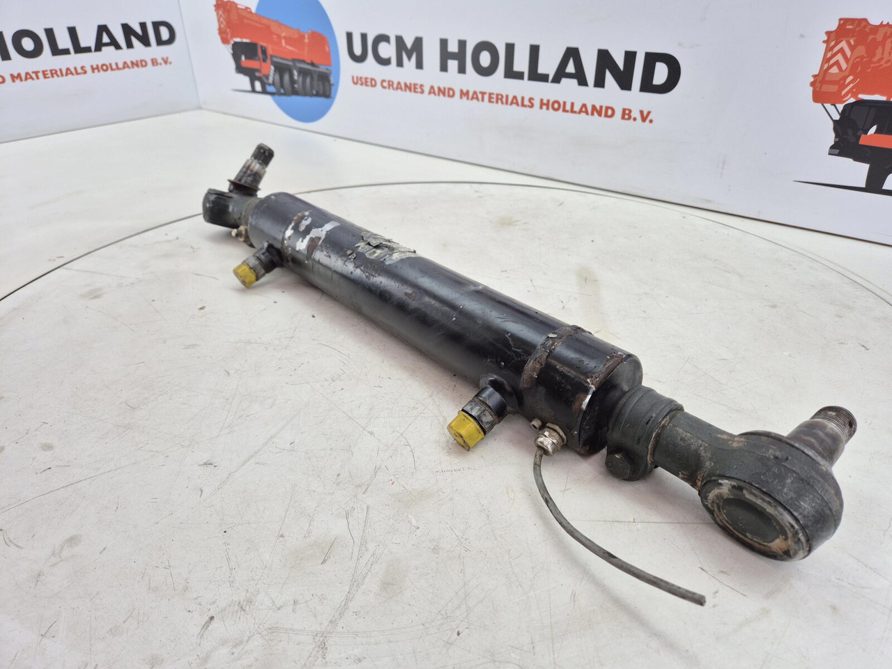 Grove GMK 5220 steering cylinder axle 5 - Hydraulic cylinder for Mobile crane: picture 1 Grove GMK 5220 steering cylinder axle 5 - Hydraulic cylinder for Mobile crane: picture 1