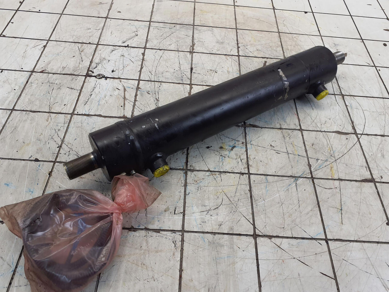 Grove GMK steering cylinder with length sensor - Hydraulic cylinder for Mobile crane: picture 2 Grove GMK steering cylinder with length sensor - Hydraulic cylinder for Mobile crane: picture 2