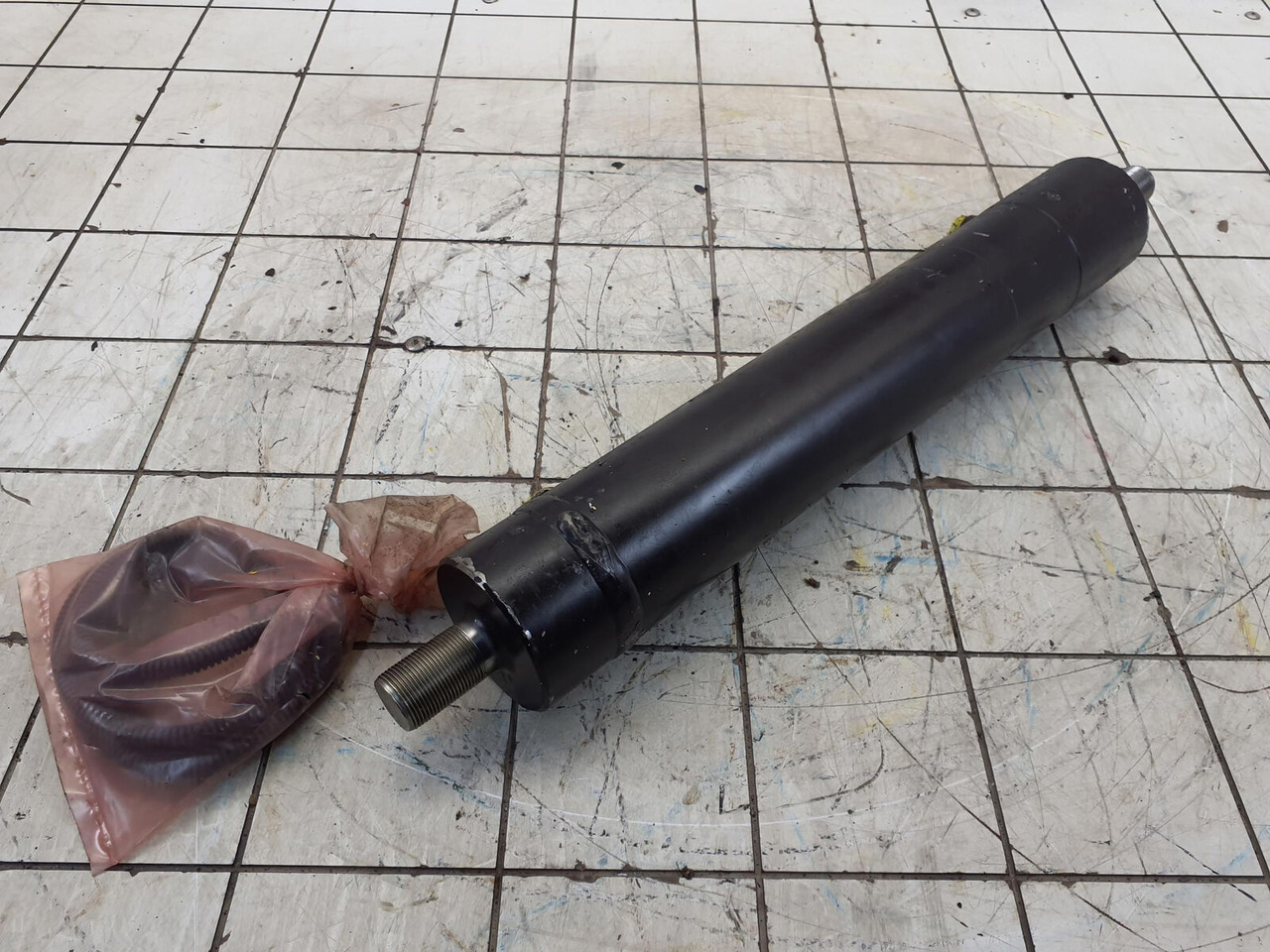 Grove GMK steering cylinder with length sensor - Hydraulic cylinder for Mobile crane: picture 3 Grove GMK steering cylinder with length sensor - Hydraulic cylinder for Mobile crane: picture 3