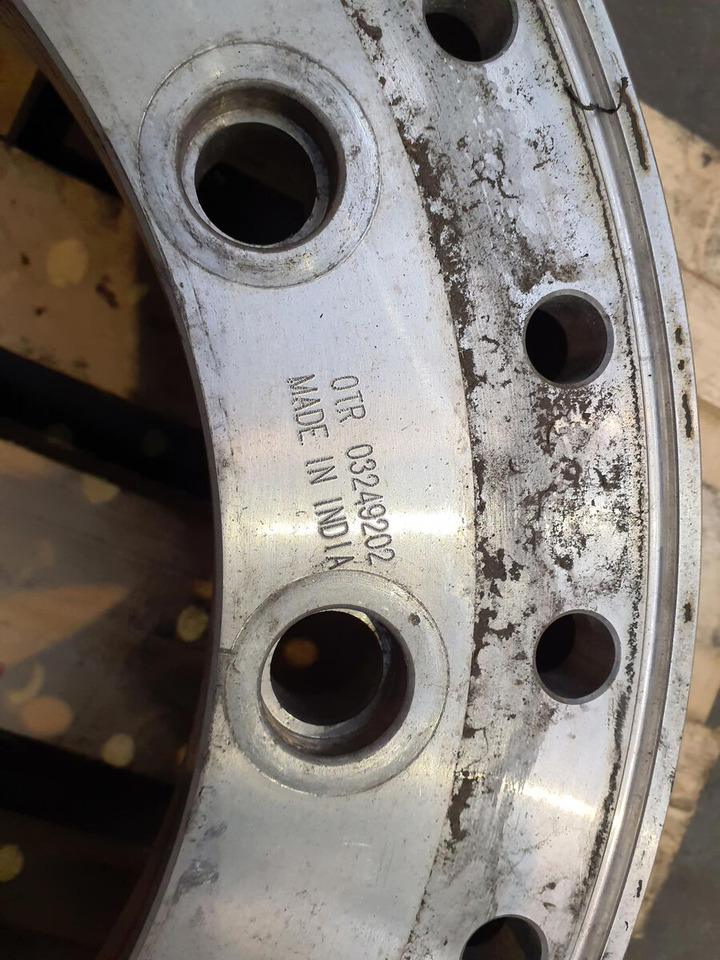 Grove Rear ring 445/95R25 12 8.8 2p Alu - Rim for Crane: picture 4 Grove Rear ring 445/95R25 12 8.8 2p Alu - Rim for Crane: picture 4