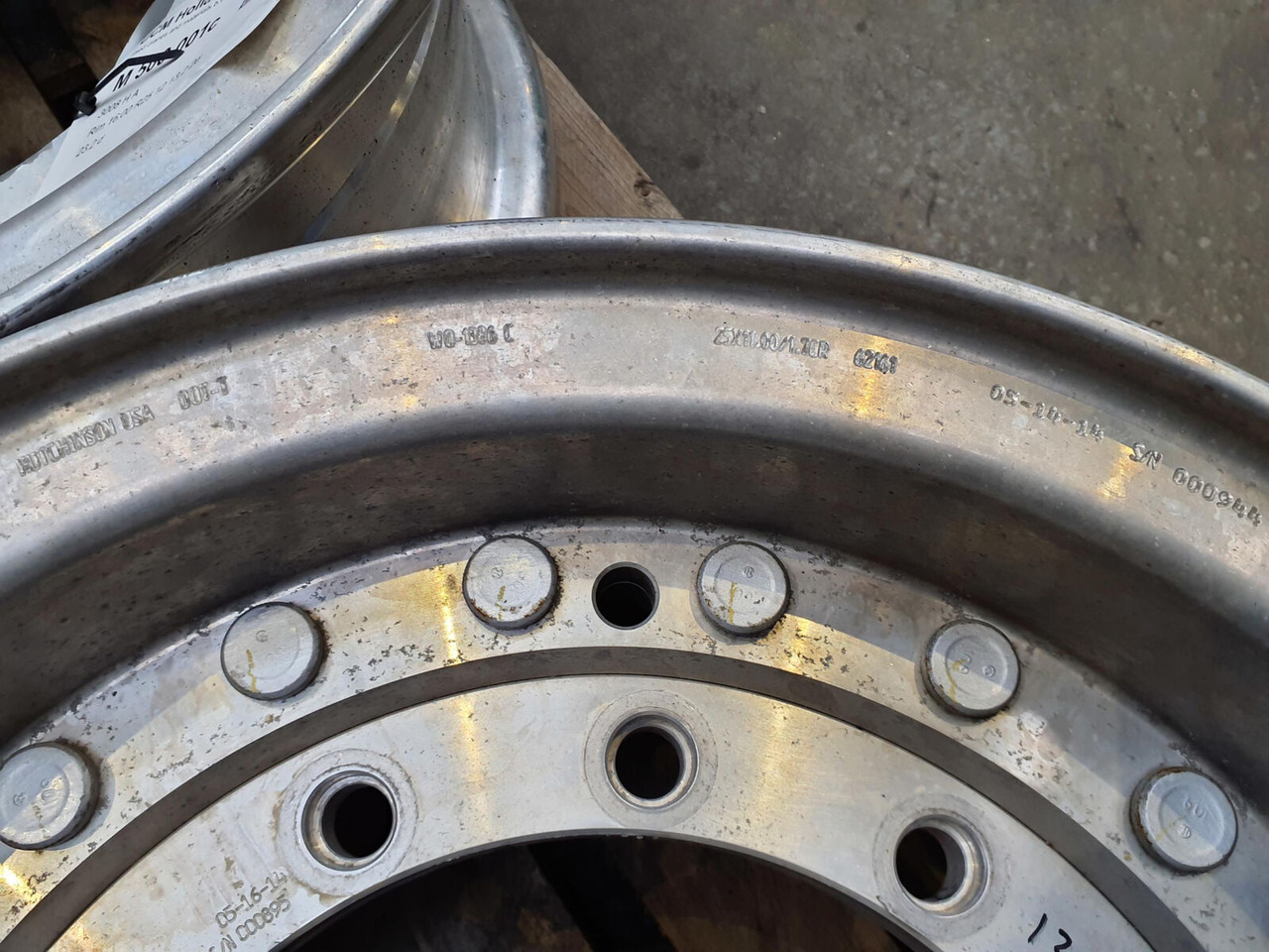 Grove Rim 445/95R25 12 13.2 2p Alu - Rim for Crane: picture 4 Grove Rim 445/95R25 12 13.2 2p Alu - Rim for Crane: picture 4