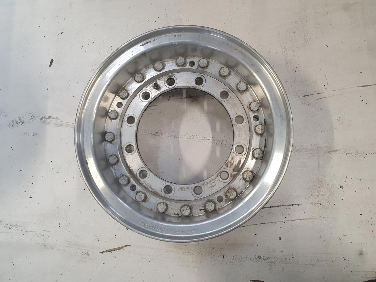 Grove Rim 445/95R25 12 13.2 2p Alu - Rim for Crane: picture 2 Grove Rim 445/95R25 12 13.2 2p Alu - Rim for Crane: picture 2