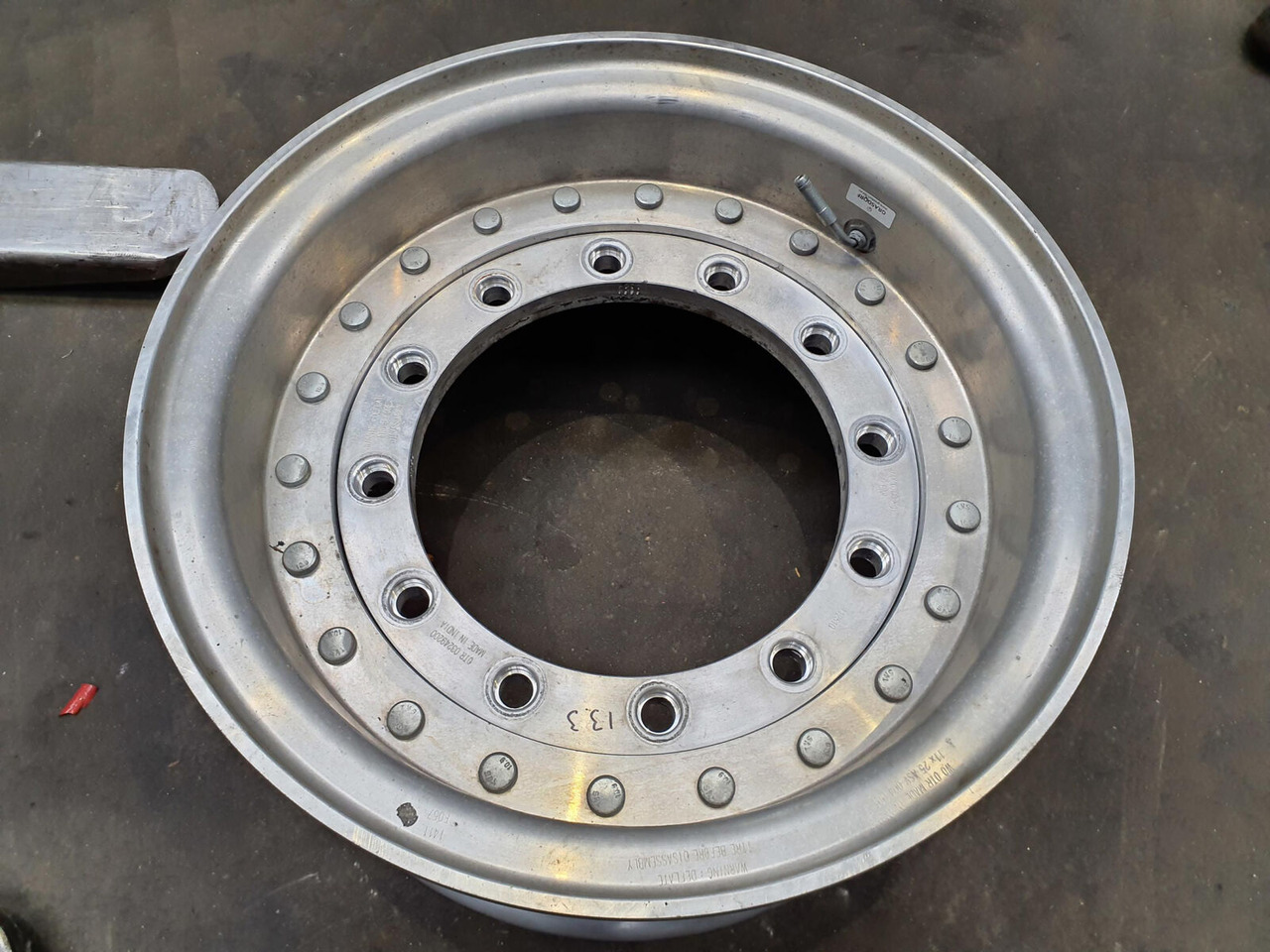 Grove Rim 445/95R25 12 13.3 2p Alu - Rim for Crane: picture 2 Grove Rim 445/95R25 12 13.3 2p Alu - Rim for Crane: picture 2