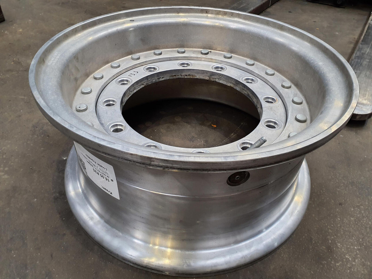 Grove Rim 445/95R25 12 13.3 2p Alu - Rim for Crane: picture 1 Grove Rim 445/95R25 12 13.3 2p Alu - Rim for Crane: picture 1