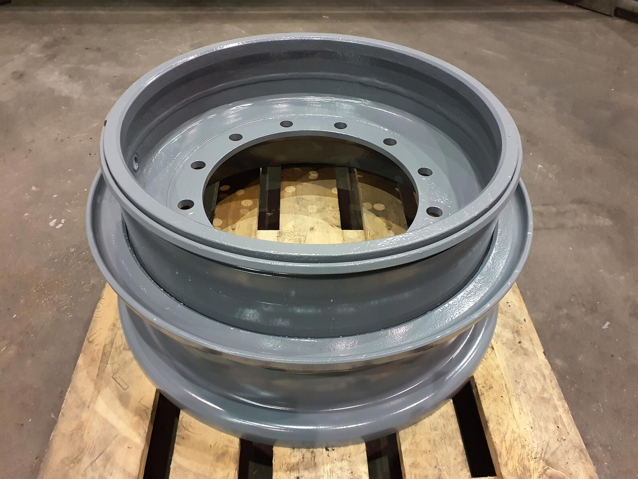 Grove Rim 445/95R25 12 14.5 3p - Rim for Crane: picture 2 Grove Rim 445/95R25 12 14.5 3p - Rim for Crane: picture 2