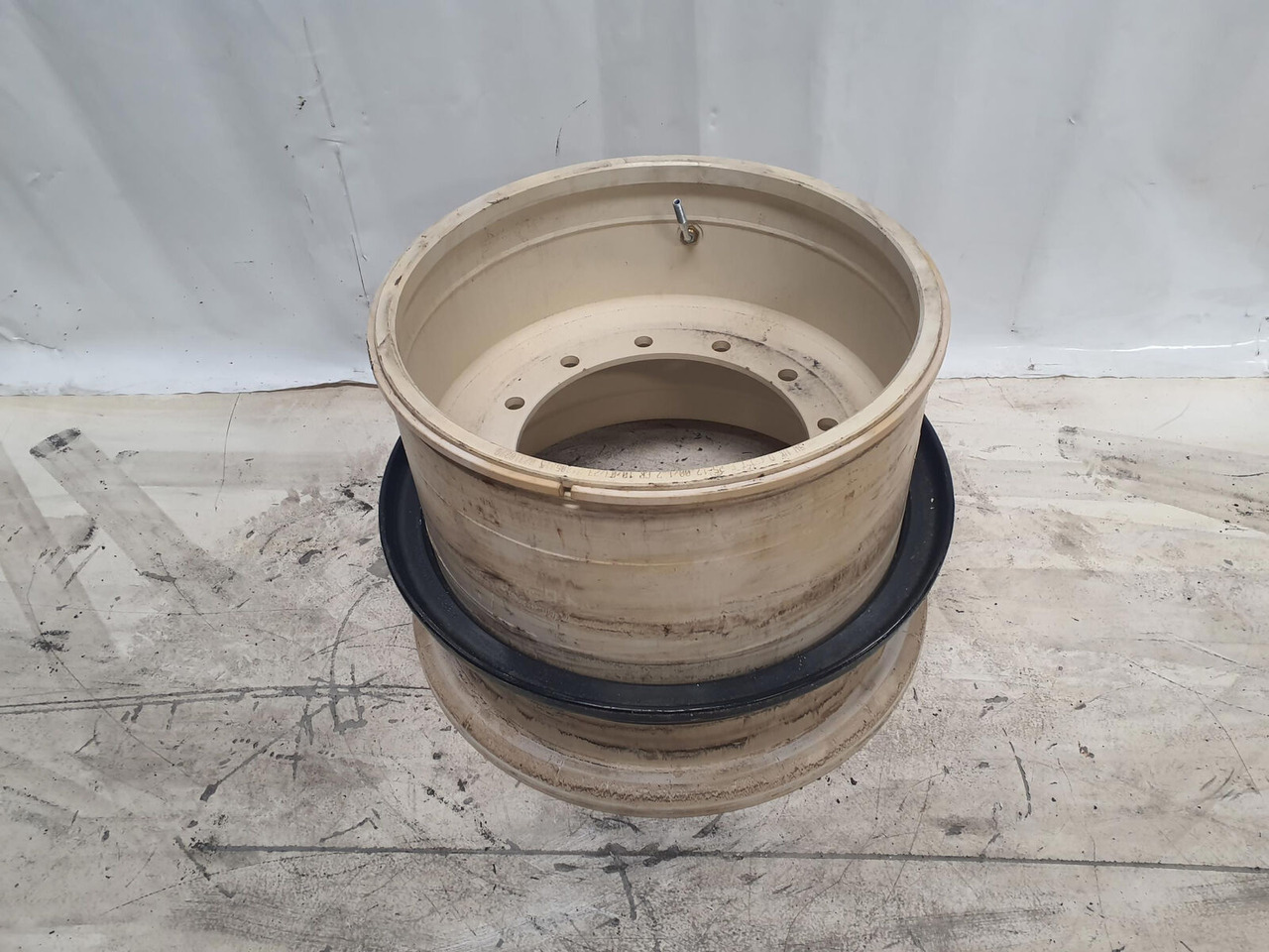 Grove Rim 525/80R25 12 20.5 3p - Rim for Crane: picture 1 Grove Rim 525/80R25 12 20.5 3p - Rim for Crane: picture 1