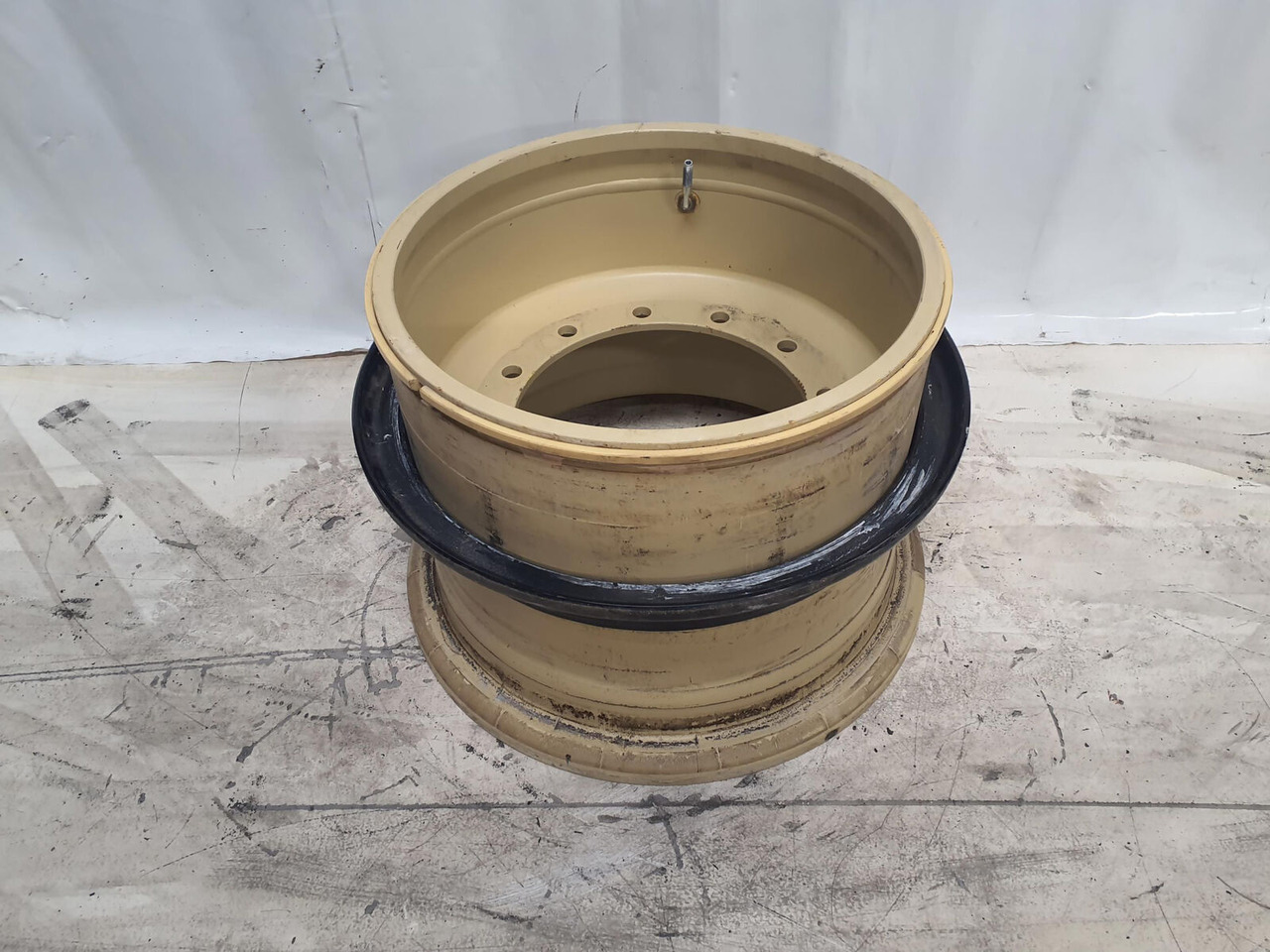 Grove Rim 525/80R25 12 20.5 3p - Rim for Crane: picture 1 Grove Rim 525/80R25 12 20.5 3p - Rim for Crane: picture 1