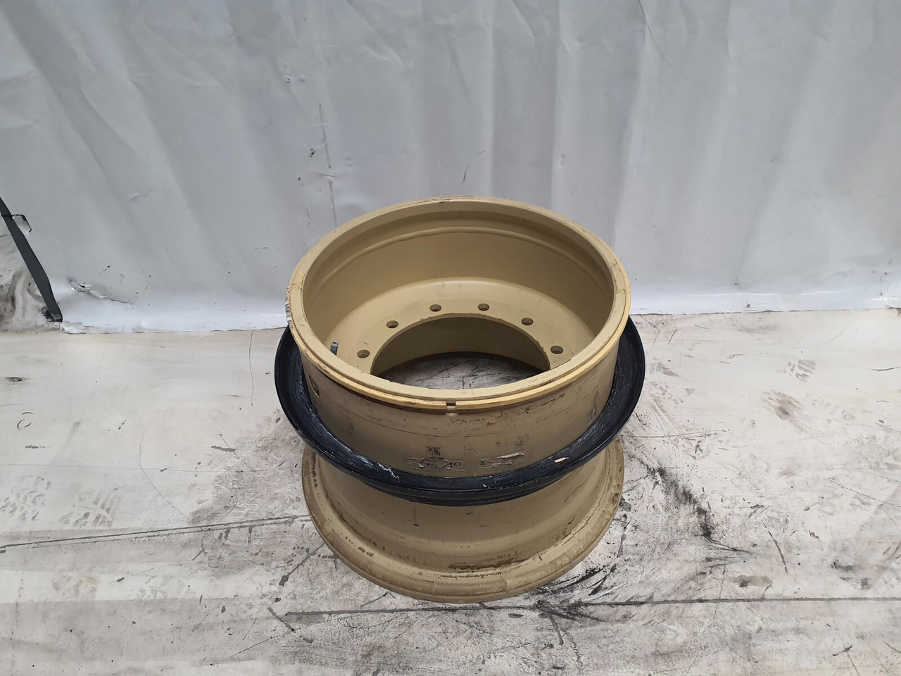 Grove Rim 525/80R25 12 20.5 3p - Rim for Crane: picture 1 Grove Rim 525/80R25 12 20.5 3p - Rim for Crane: picture 1