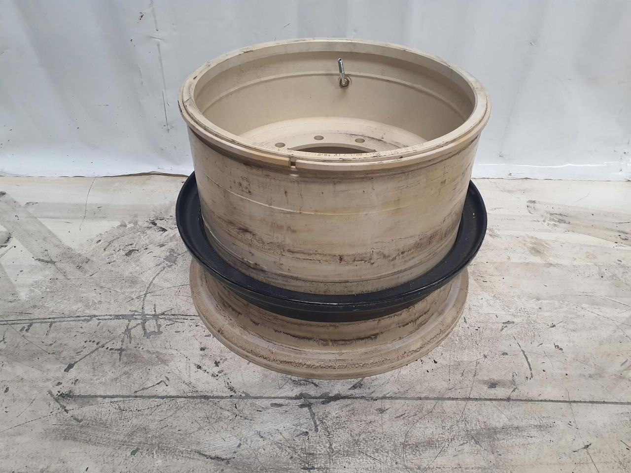 Grove Rim 525/80R25 12 20.5 3p - Rim for Crane: picture 3 Grove Rim 525/80R25 12 20.5 3p - Rim for Crane: picture 3