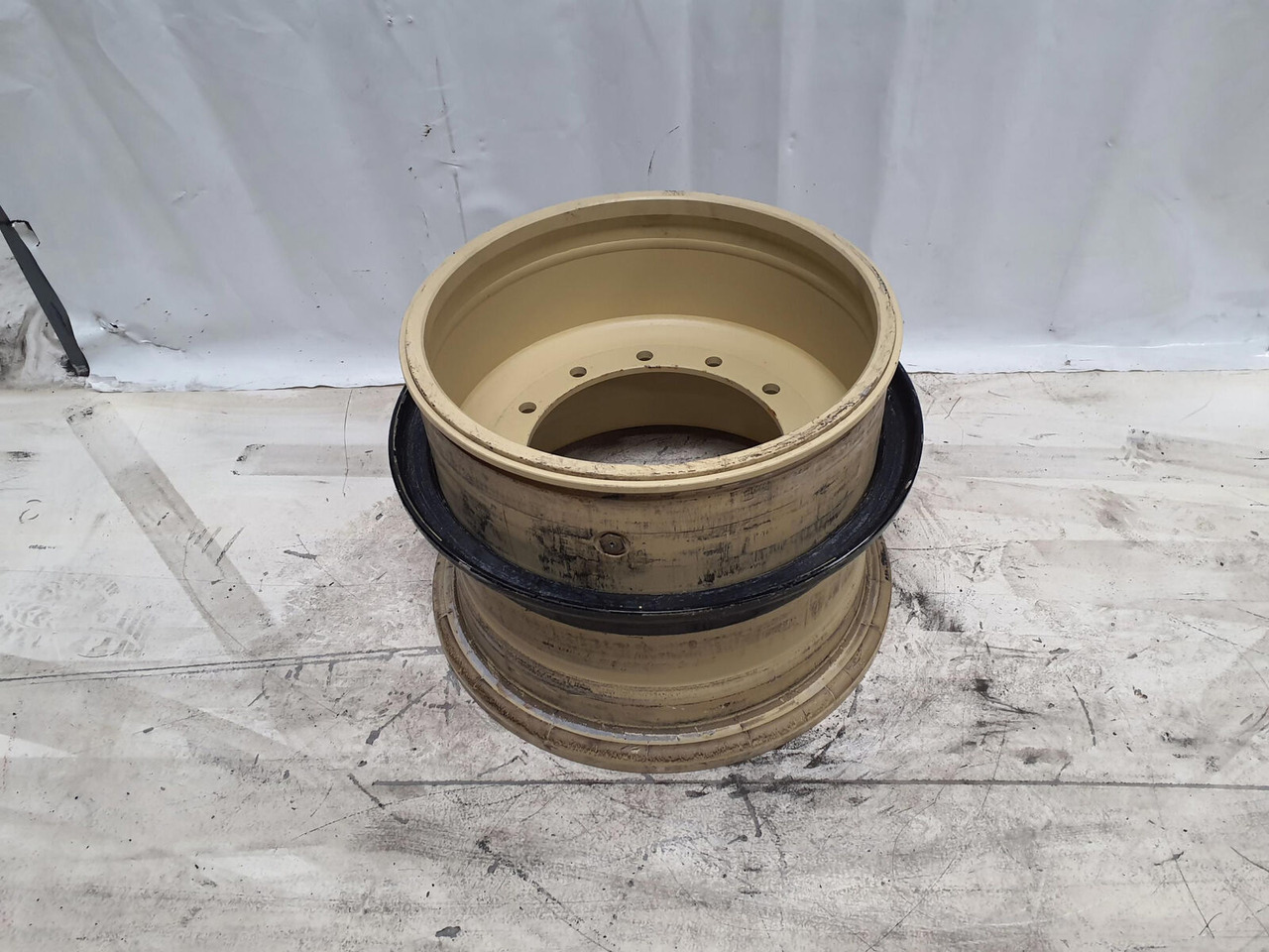 Grove Rim 525/80R25 12 20.5 3p - Rim for Crane: picture 1 Grove Rim 525/80R25 12 20.5 3p - Rim for Crane: picture 1