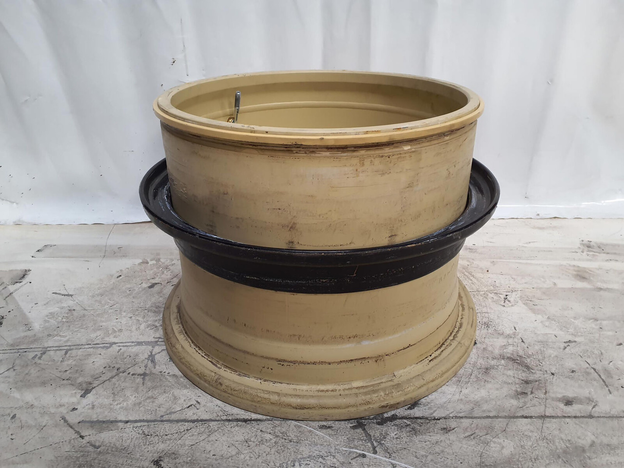 Grove Rim 525/80R25 12 20.5 3p - Rim for Crane: picture 3 Grove Rim 525/80R25 12 20.5 3p - Rim for Crane: picture 3