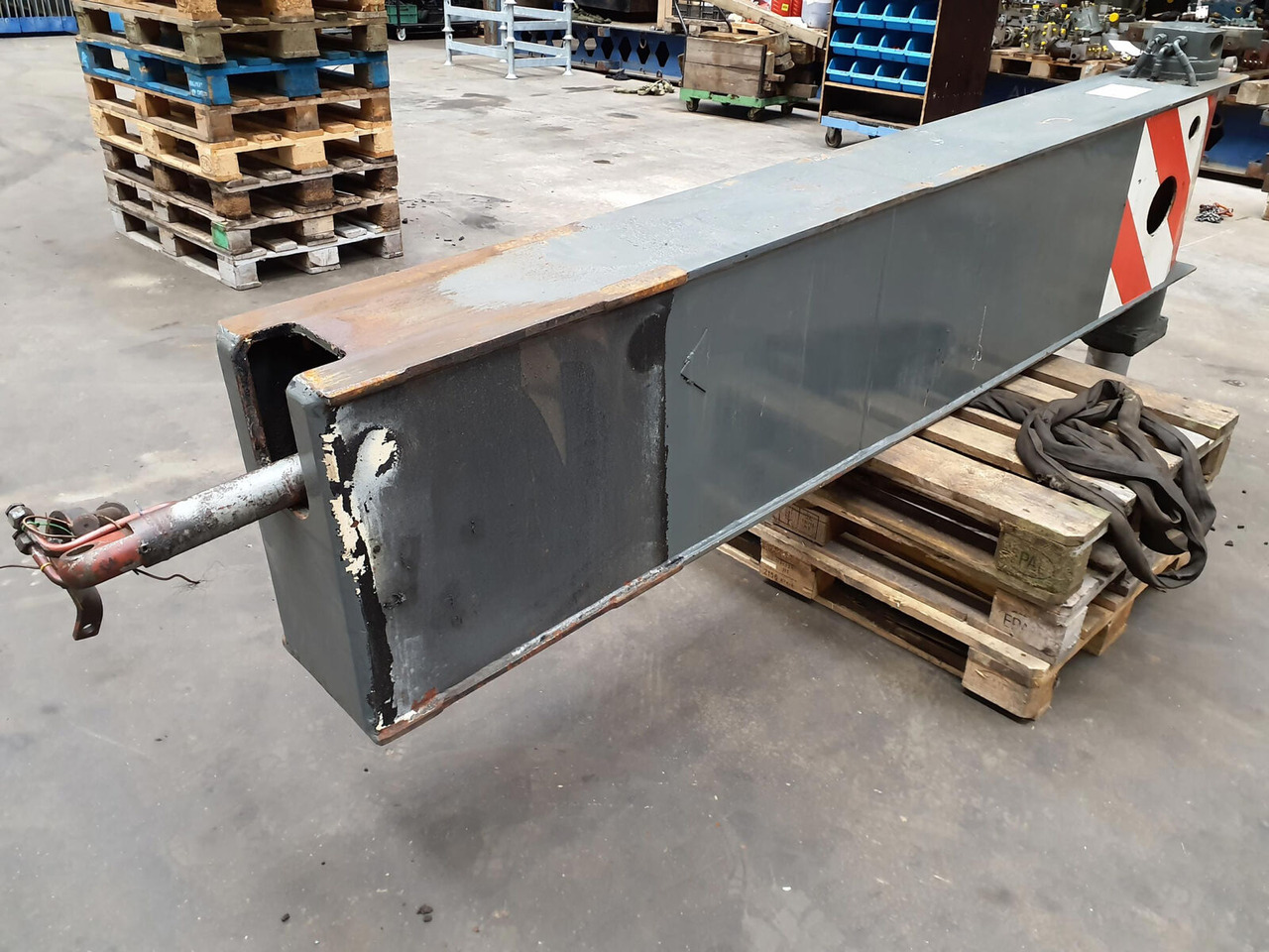 Krupp 70 GMT outriggerbeam rear complete - Suspension for Mobile crane: picture 3 Krupp 70 GMT outriggerbeam rear complete - Suspension for Mobile crane: picture 3