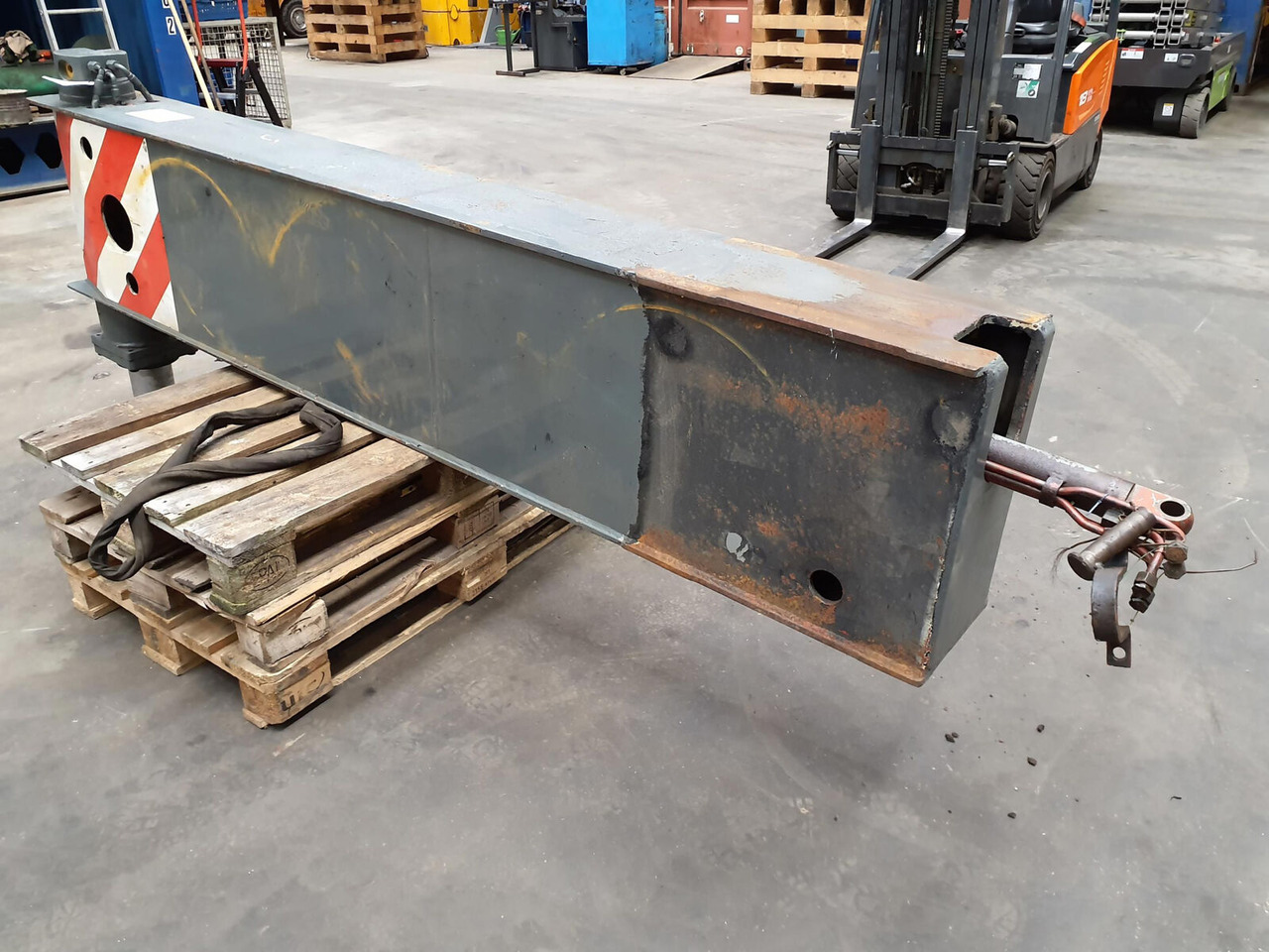 Krupp 70 GMT outriggerbeam rear complete - Suspension for Mobile crane: picture 4 Krupp 70 GMT outriggerbeam rear complete - Suspension for Mobile crane: picture 4