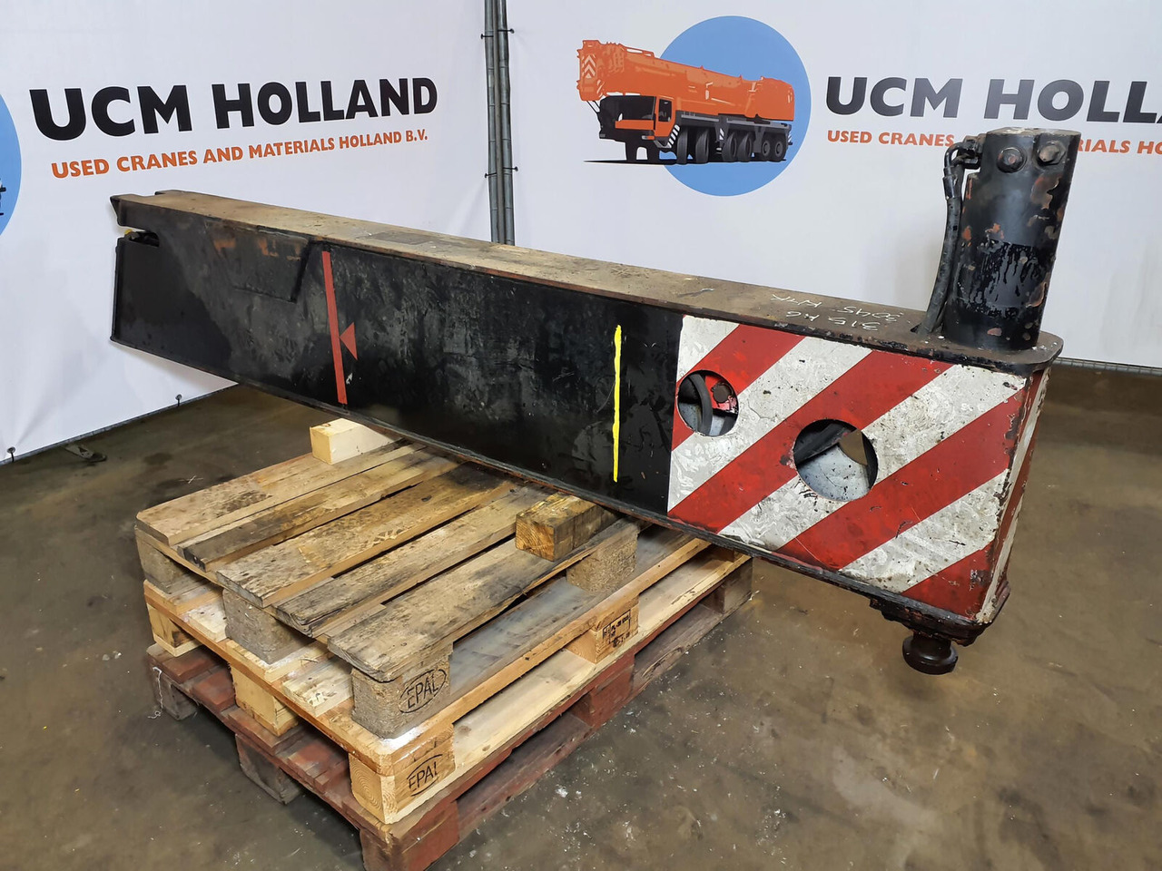 Krupp KMK 3045 outrigger beam complete - Suspension for Mobile crane: picture 1 Krupp KMK 3045 outrigger beam complete - Suspension for Mobile crane: picture 1