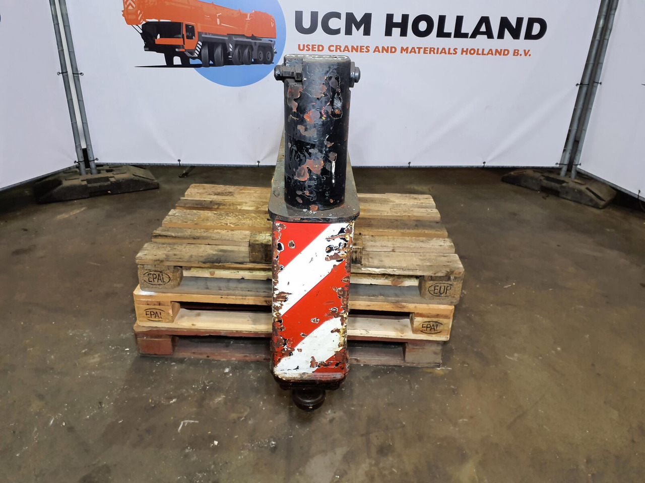 Krupp KMK 3045 outrigger beam complete - Suspension for Mobile crane: picture 5 Krupp KMK 3045 outrigger beam complete - Suspension for Mobile crane: picture 5