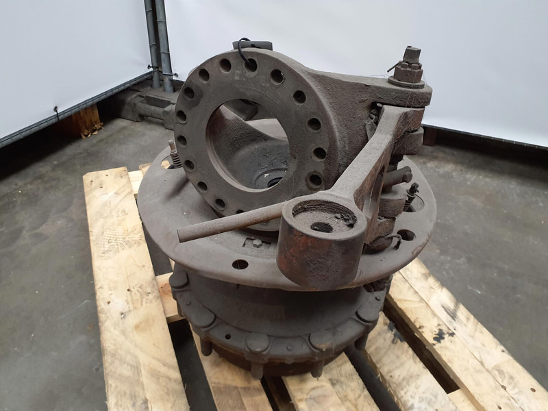Krupp KMK 4070 Megatrack axle housing - Steering knuckle for Crane: picture 3 Krupp KMK 4070 Megatrack axle housing - Steering knuckle for Crane: picture 3