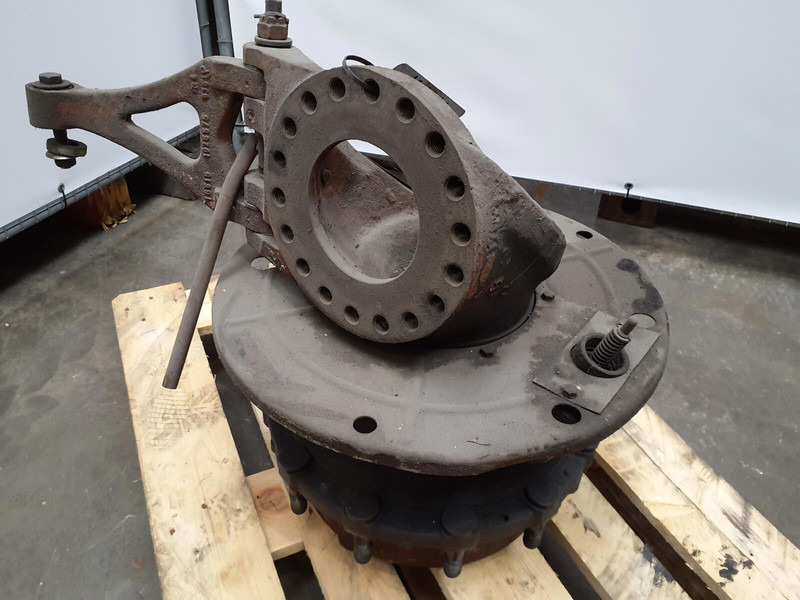 Krupp KMK 4070 Megatrack axle housing - Steering knuckle for Crane: picture 3 Krupp KMK 4070 Megatrack axle housing - Steering knuckle for Crane: picture 3