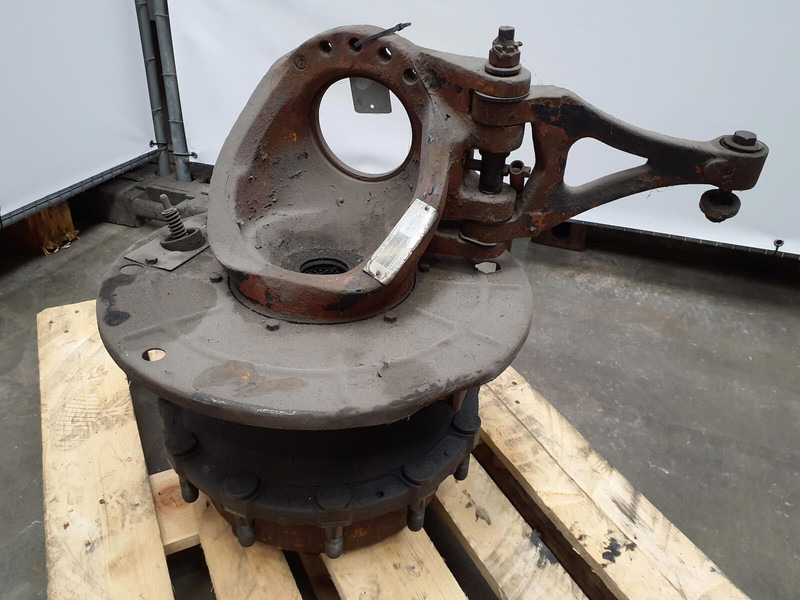 Krupp KMK 4070 Megatrack axle housing - Steering knuckle for Crane: picture 1 Krupp KMK 4070 Megatrack axle housing - Steering knuckle for Crane: picture 1
