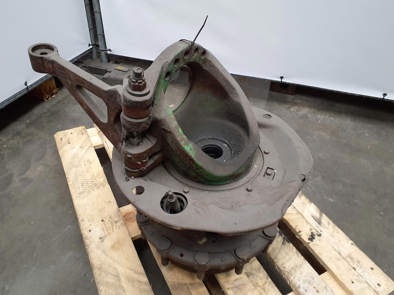 Krupp KMK 4070 Megatrack axle housing - Steering knuckle for Crane: picture 2 Krupp KMK 4070 Megatrack axle housing - Steering knuckle for Crane: picture 2