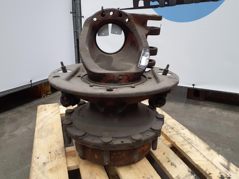 Krupp KMK 4070 Megatrack axle housing - Steering knuckle for Crane: picture 2 Krupp KMK 4070 Megatrack axle housing - Steering knuckle for Crane: picture 2