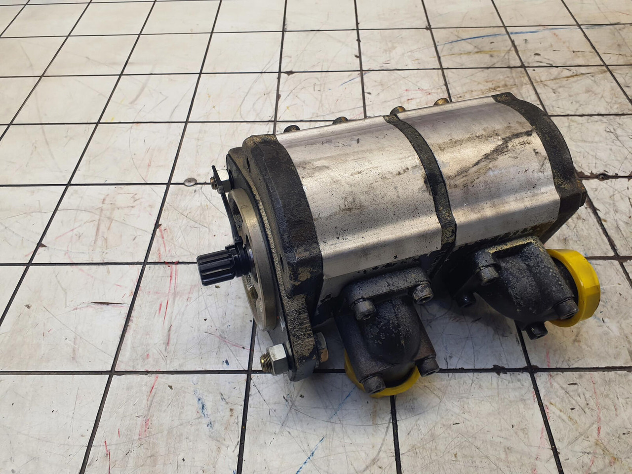 Liebherr LTM 1045-3.1 dual gear pump - Hydraulic pump for Mobile crane: picture 4 Liebherr LTM 1045-3.1 dual gear pump - Hydraulic pump for Mobile crane: picture 4