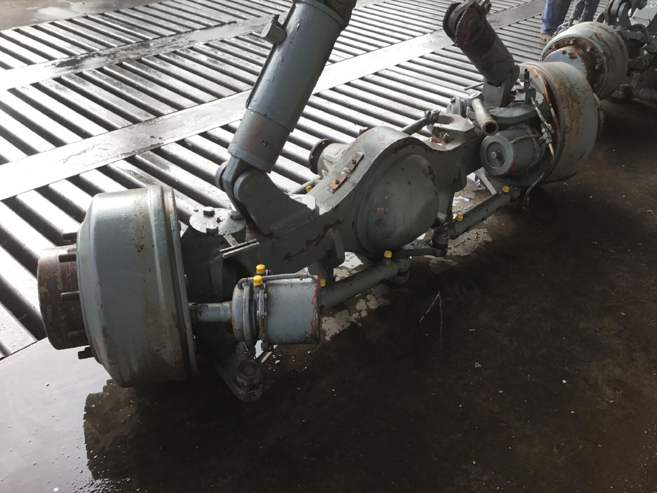 Liebherr LTM 1050-1 axle 1 - Axle and parts for Mobile crane: picture 3 Liebherr LTM 1050-1 axle 1 - Axle and parts for Mobile crane: picture 3