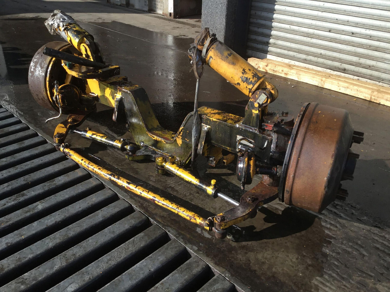 Liebherr LTM 1050-1 axle 2 - Axle and parts for Mobile crane: picture 2 Liebherr LTM 1050-1 axle 2 - Axle and parts for Mobile crane: picture 2