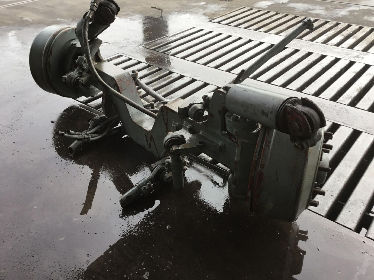 Liebherr LTM 1050-1 axle 2 - Axle and parts for Mobile crane: picture 3 Liebherr LTM 1050-1 axle 2 - Axle and parts for Mobile crane: picture 3