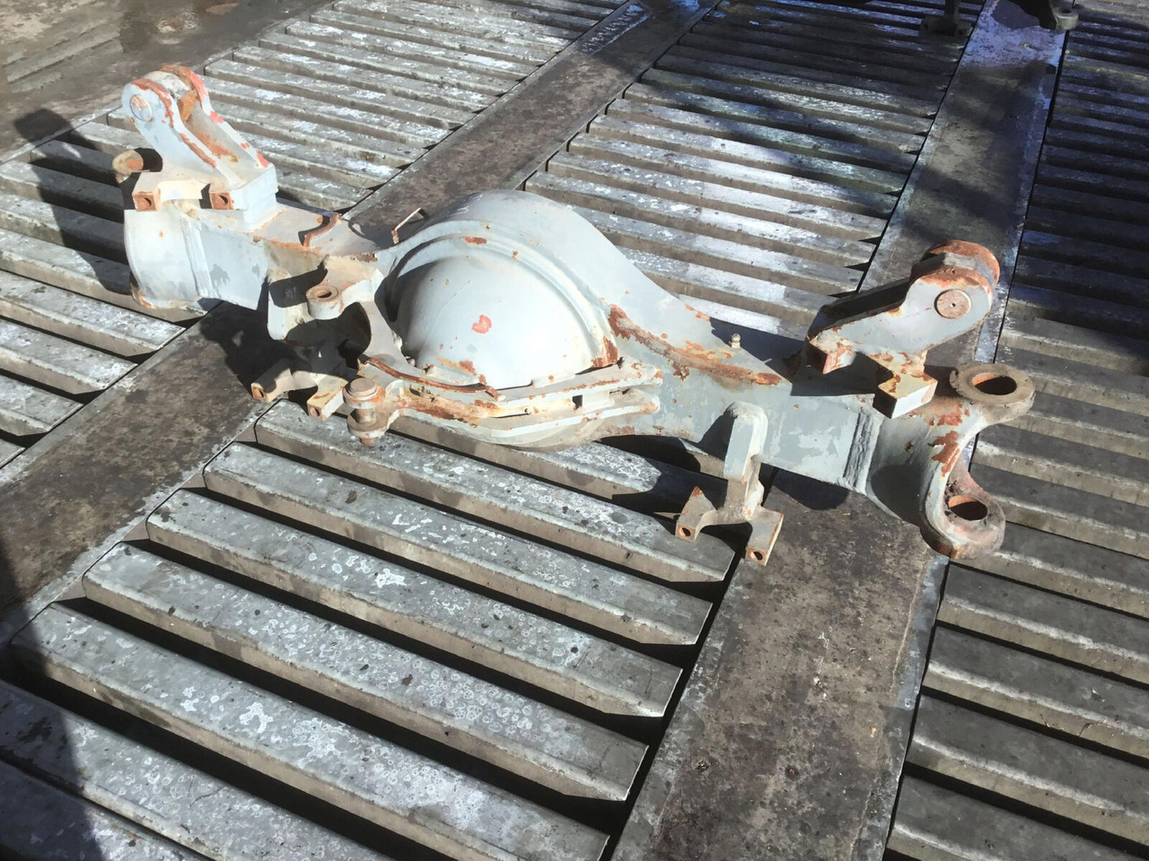 Liebherr LTM 1050-1 axle housing axle 3 - Axle and parts for Mobile crane: picture 1 Liebherr LTM 1050-1 axle housing axle 3 - Axle and parts for Mobile crane: picture 1