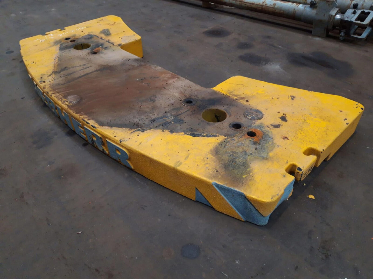 Liebherr LTM 1050-1 counterweight 2,1 ton - Counterweight for Mobile crane: picture 2 Liebherr LTM 1050-1 counterweight 2,1 ton - Counterweight for Mobile crane: picture 2