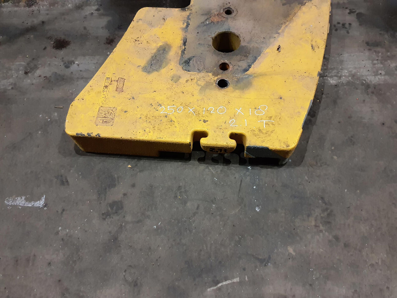 Liebherr LTM 1050-1 counterweight 2,1 ton - Counterweight for Mobile crane: picture 3 Liebherr LTM 1050-1 counterweight 2,1 ton - Counterweight for Mobile crane: picture 3