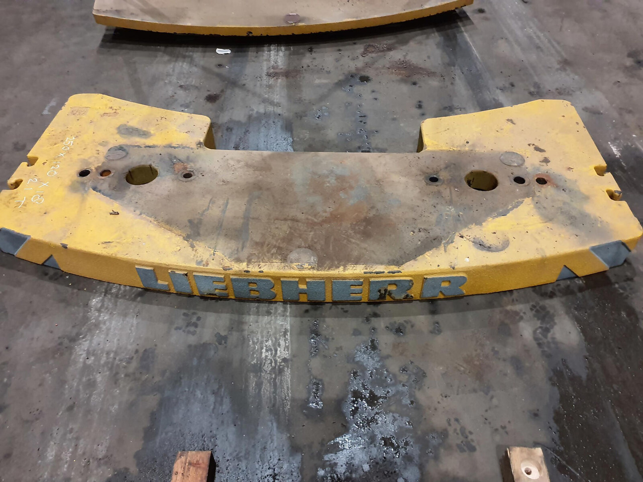 Liebherr LTM 1050-1 counterweight 2,1 ton - Counterweight for Mobile crane: picture 2 Liebherr LTM 1050-1 counterweight 2,1 ton - Counterweight for Mobile crane: picture 2