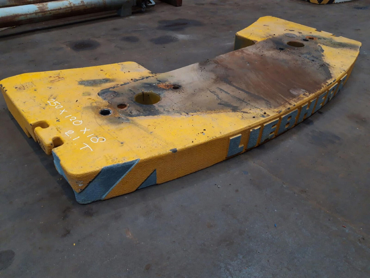 Liebherr LTM 1050-1 counterweight 2,1 ton - Counterweight for Mobile crane: picture 1 Liebherr LTM 1050-1 counterweight 2,1 ton - Counterweight for Mobile crane: picture 1