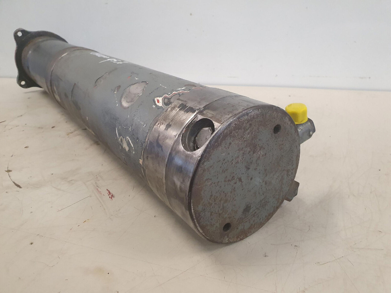 Liebherr LTM 1050-1 outrigger support cylinder rear - Hydraulic cylinder for Crane: picture 4 Liebherr LTM 1050-1 outrigger support cylinder rear - Hydraulic cylinder for Crane: picture 4