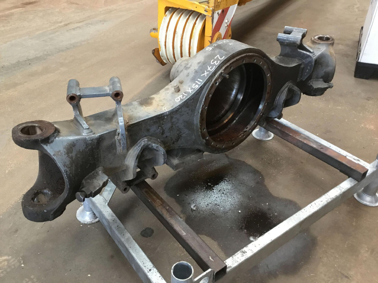 Liebherr LTM 1055-3.2 axle housing axle 2 - Axle and parts for Mobile crane: picture 3 Liebherr LTM 1055-3.2 axle housing axle 2 - Axle and parts for Mobile crane: picture 3