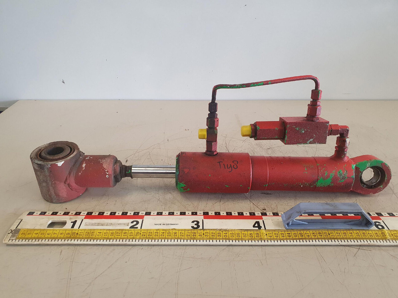 Liebherr LTM 1060-2 cabin tilt cylinder - Hydraulic cylinder for Mobile crane: picture 1 Liebherr LTM 1060-2 cabin tilt cylinder - Hydraulic cylinder for Mobile crane: picture 1