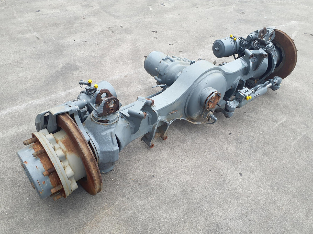 Liebherr LTM 1130-5.1 axle 4 - Axle and parts for Mobile crane: picture 1 Liebherr LTM 1130-5.1 axle 4 - Axle and parts for Mobile crane: picture 1