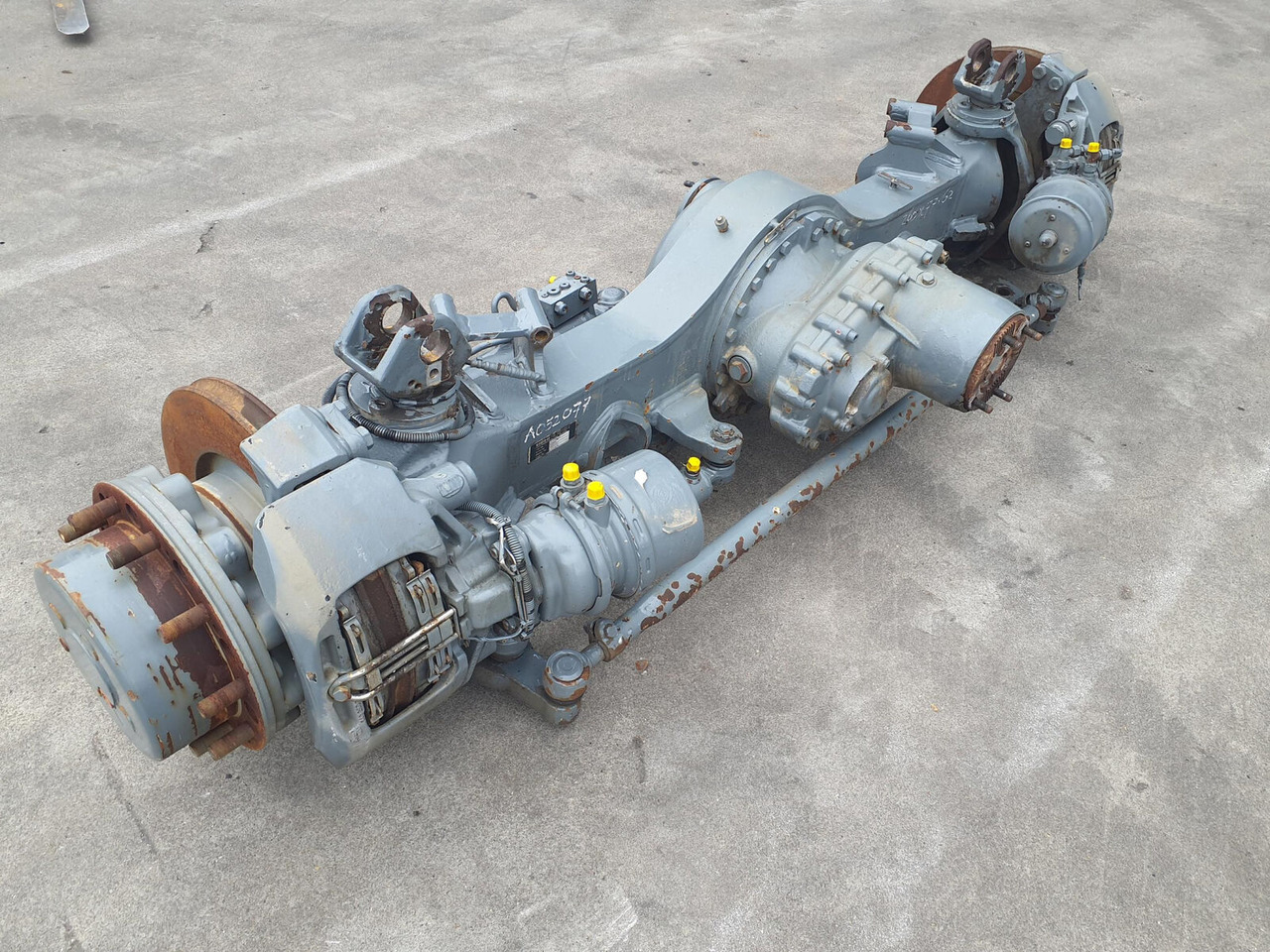 Liebherr LTM 1130-5.1 axle 4 - Axle and parts for Mobile crane: picture 3 Liebherr LTM 1130-5.1 axle 4 - Axle and parts for Mobile crane: picture 3