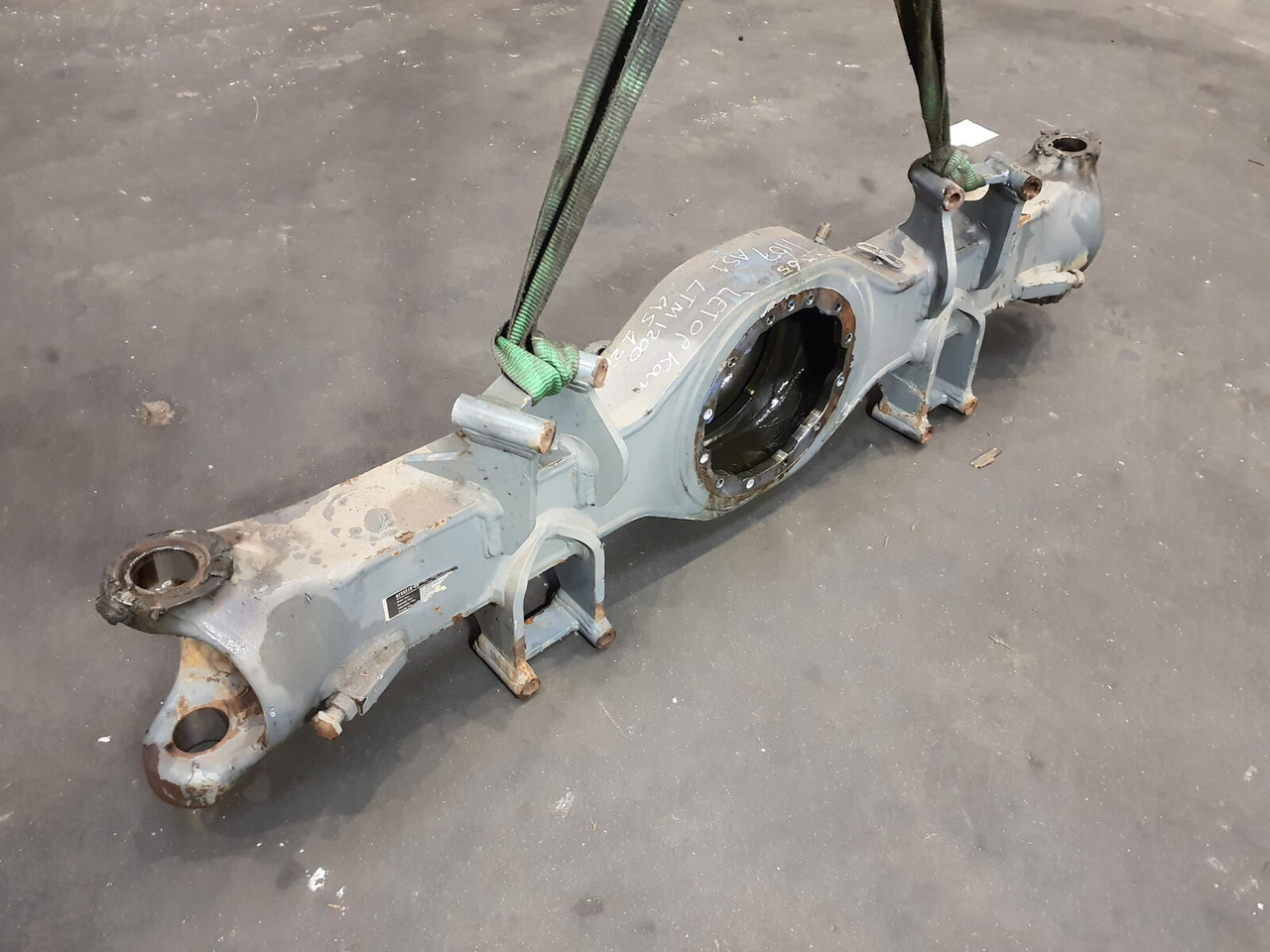 Liebherr LTM 1130-5.1 axle housing axle 1 - Axle and parts for Mobile crane: picture 3 Liebherr LTM 1130-5.1 axle housing axle 1 - Axle and parts for Mobile crane: picture 3